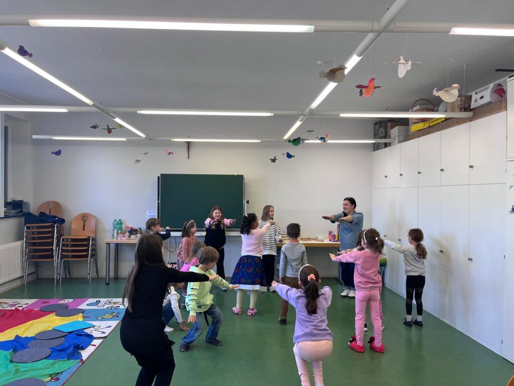 KWIECIEŃ W ARCE zajęcia
