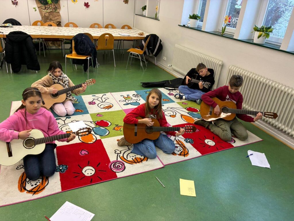 GITARKA: MAŁE PALCE, WIELKIE DŹWIĘKI 