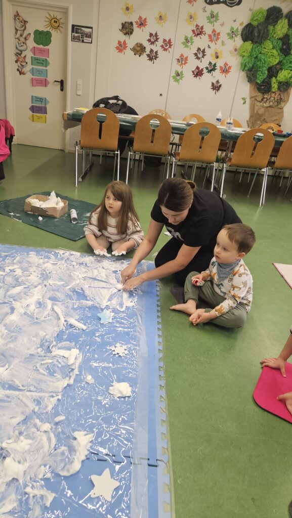 krasnale w zimowym nastroju