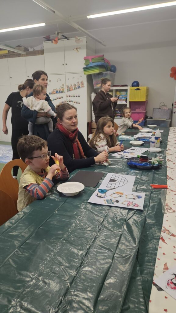 krasnale w zimowym nastroju