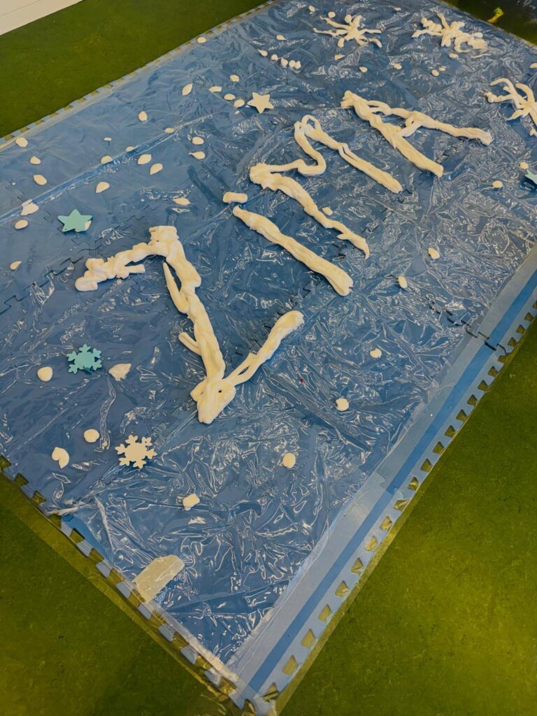 krasnale w zimowym nastroju