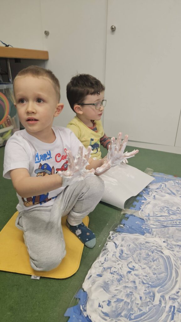 krasnale w zimowym nastroju