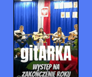 występ gitarki na zakończeniu roku